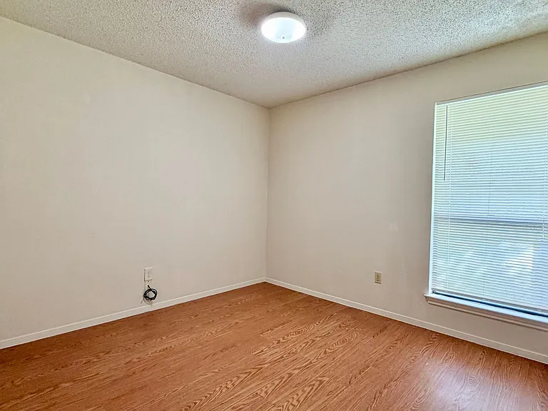 7728 Manassas Dr — Photo 11