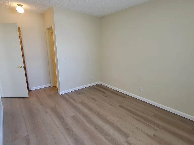 37 unit building close to CSUN! — Photo 12