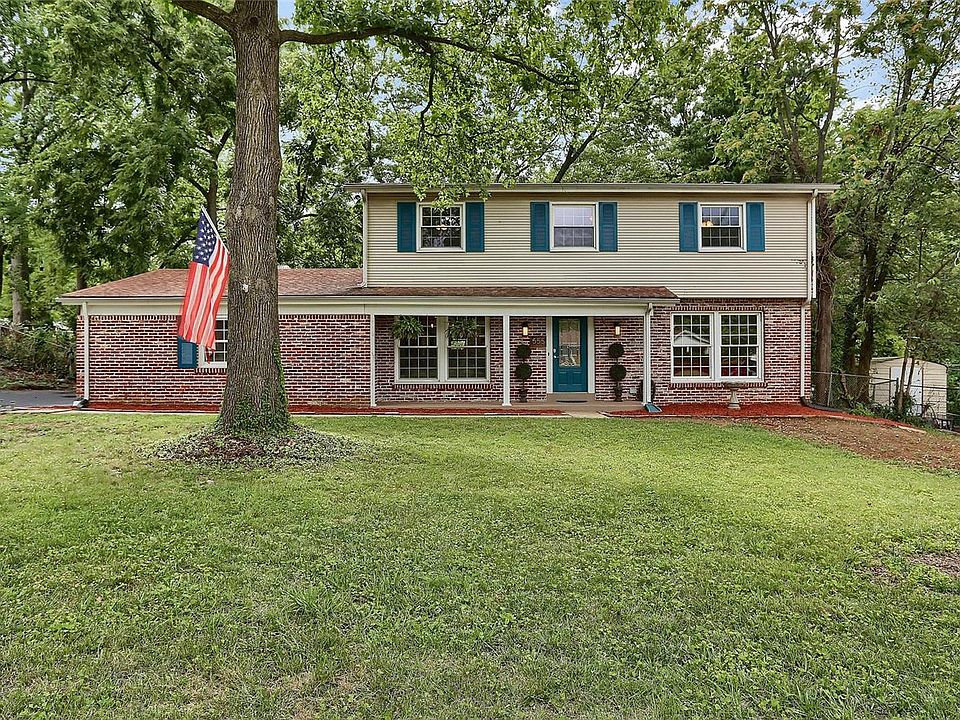 1st image of 555 Monceau Dr