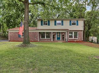 555 Monceau Dr, Saint Louis, MO 63135