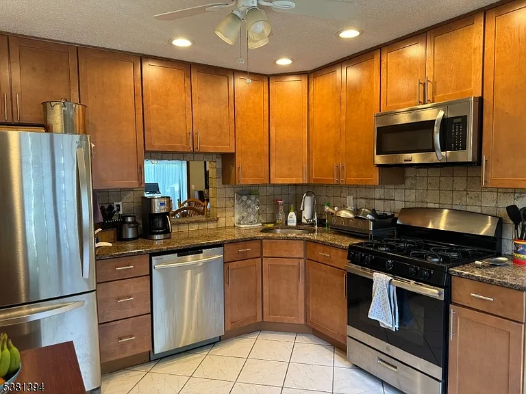 4 Woodward Ln — Photo 4