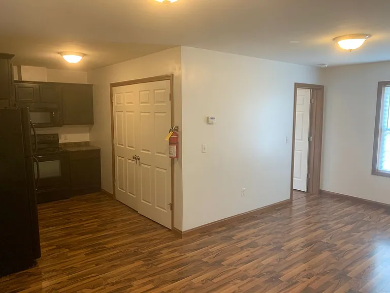 3 Bedroom 2 Bathroom Townhome — Photo 23