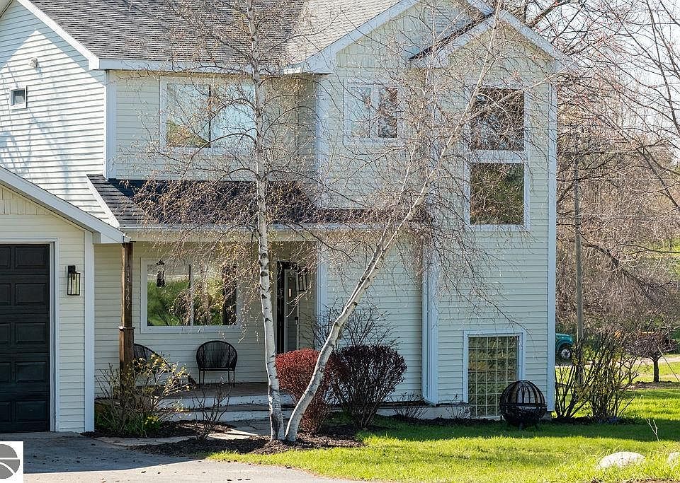 1st image of 13467 Center Rd