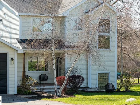13467 Center Rd, Traverse City, MI 49686