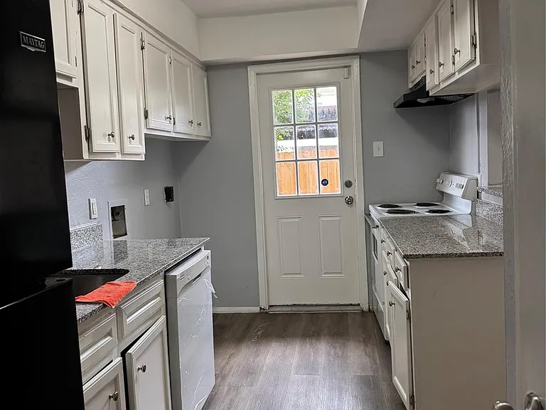 7925 Grove Ridge Dr — Photo 5