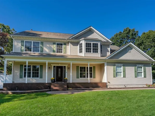 2 Wendy Court, Mount Sinai, NY 11766