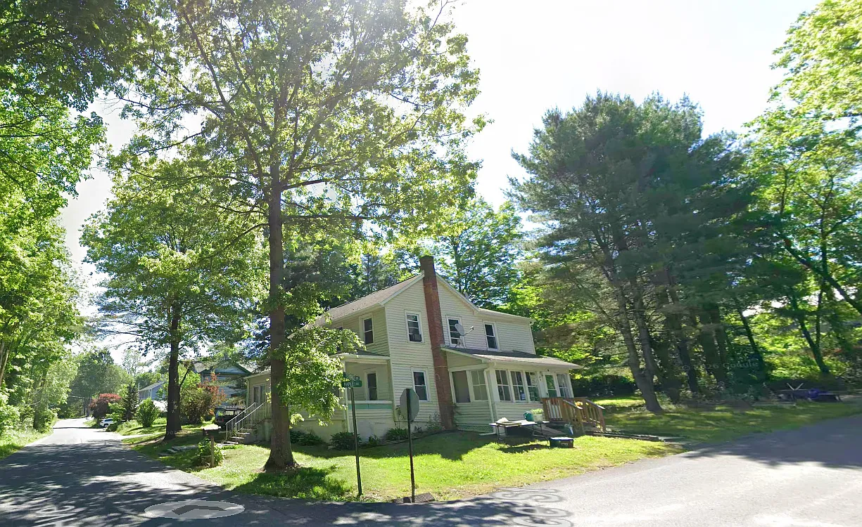 224 Maple Ave — Photo 1
