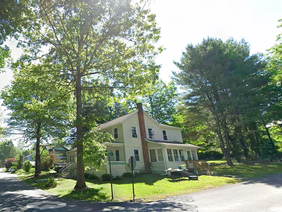 224 Maple Ave
