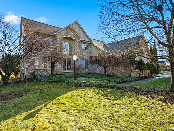 2nd image of 887 Grovecrest