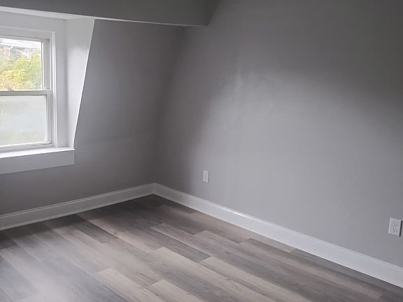 3rd image of 2535 Brookfield Ave APT 3