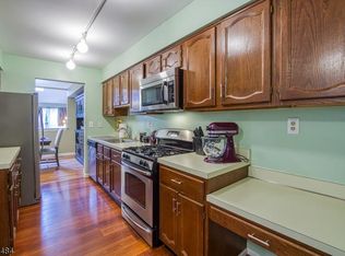 75 Bayberry Dr, Somerset, NJ 08873