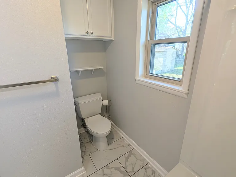 102 Hackberry St — Photo 7