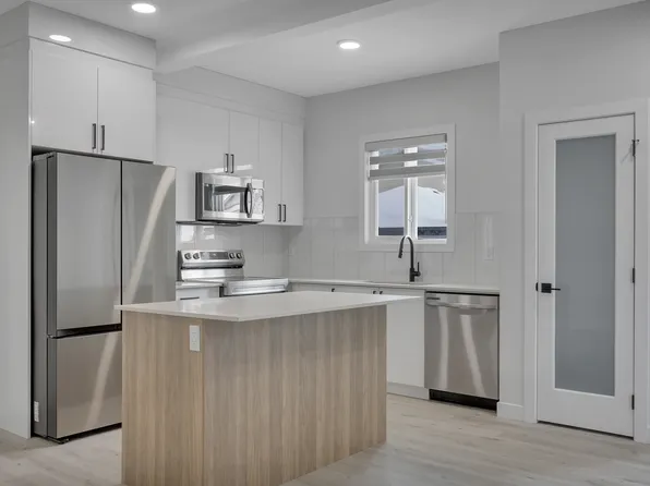 8143 Orchards Grn SW #M, Edmonton, AB T6X 2N6