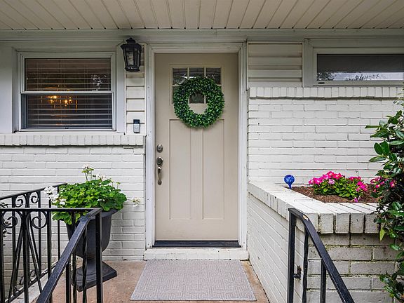 5th image of 660 Bourbon Cir