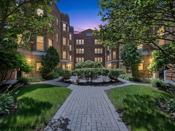619 W Washington Blvd #1W, Oak Park, IL 60302