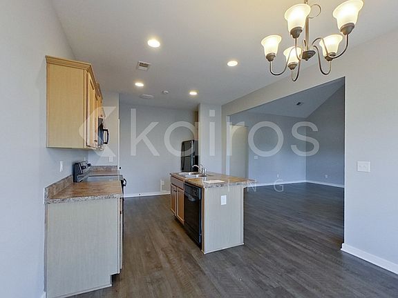 3rd image of 7071 Shadesbrook Cir