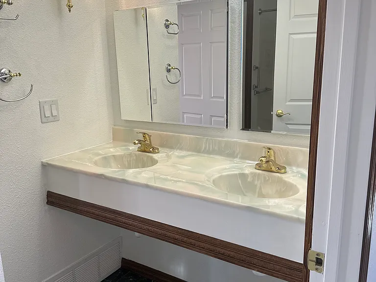 Main level master bathroom.