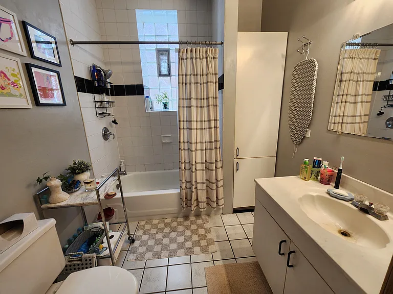 1241 N Wolcott Ave #1 — Photo 9