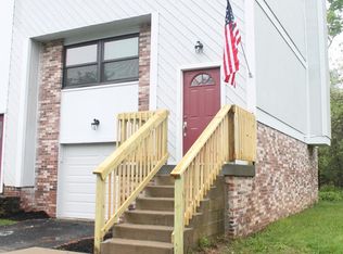 1038 Ryeland Ct, Bridgeville, PA 15017