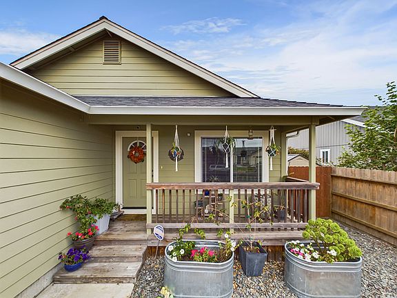 2nd image of 1820 Linda Way