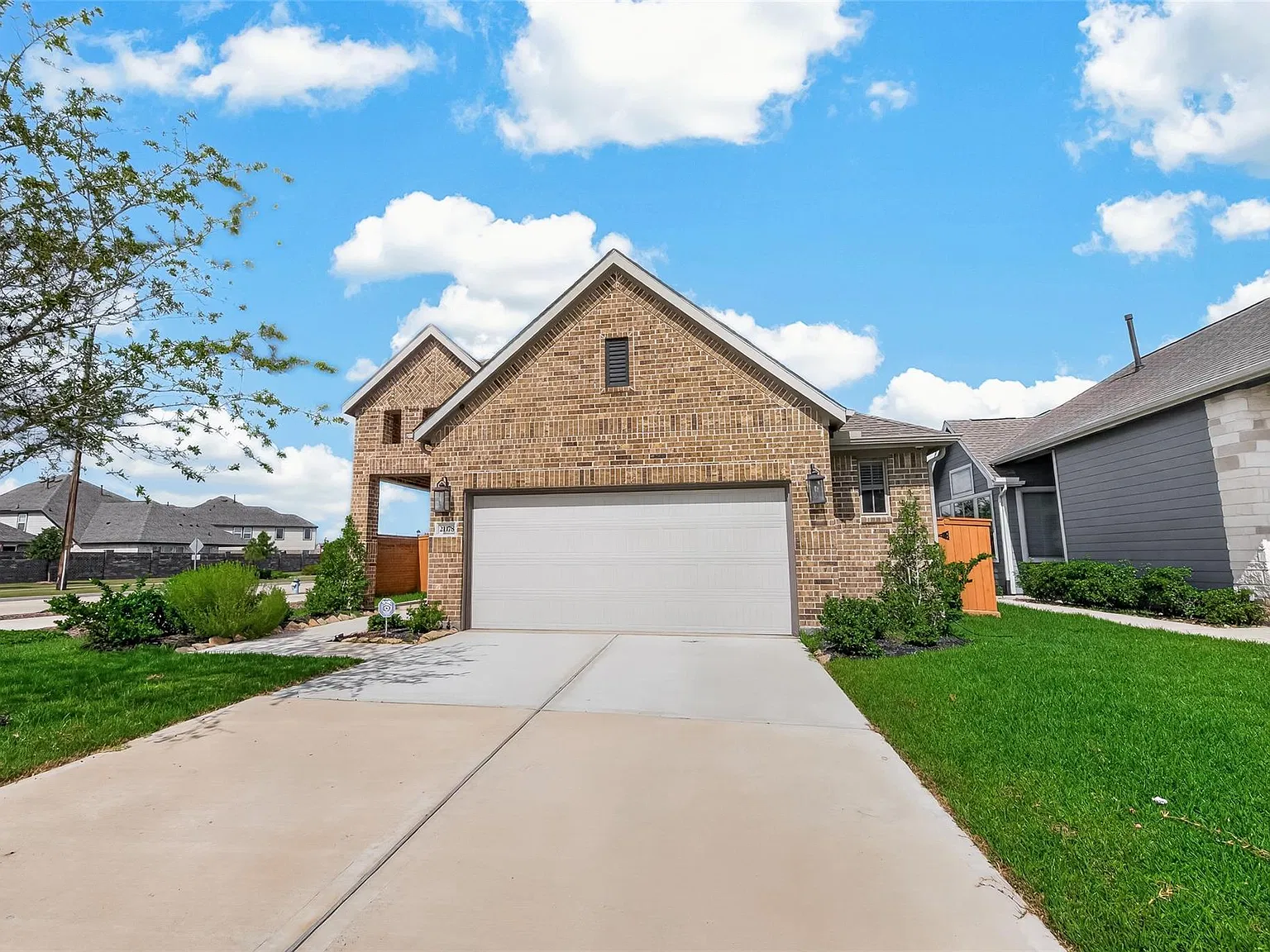 3 bed, 2.0 bath, 1685 sqft, $2,600 — Photo 3