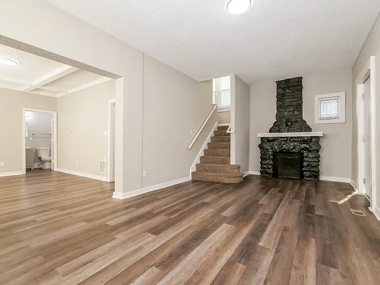620949_019_living_room_13183979.jpg