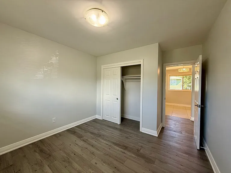 404 Grantham Ave — Photo 9