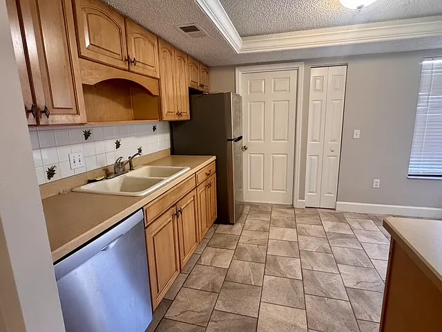 12584 Wedgefield Dr — Photo 4