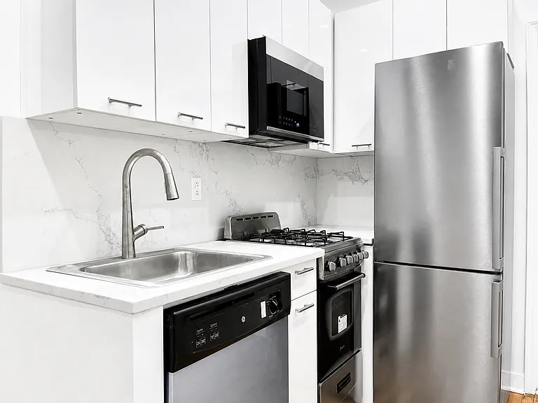 316 Mott St #C — Photo 5