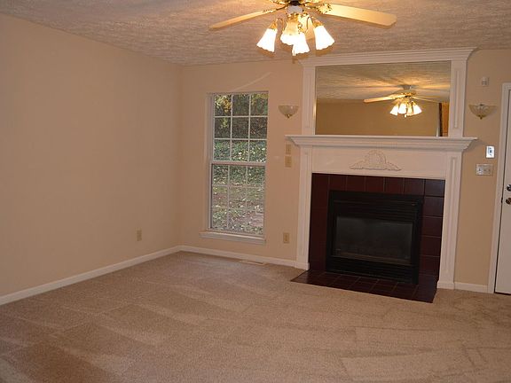 4th image of 825 Pioneer Dr