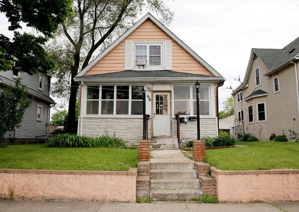 1st image of 520 1st Ave S