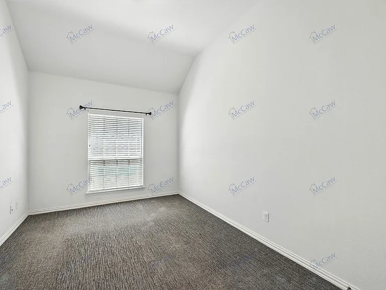 628 Castle St — Photo 16