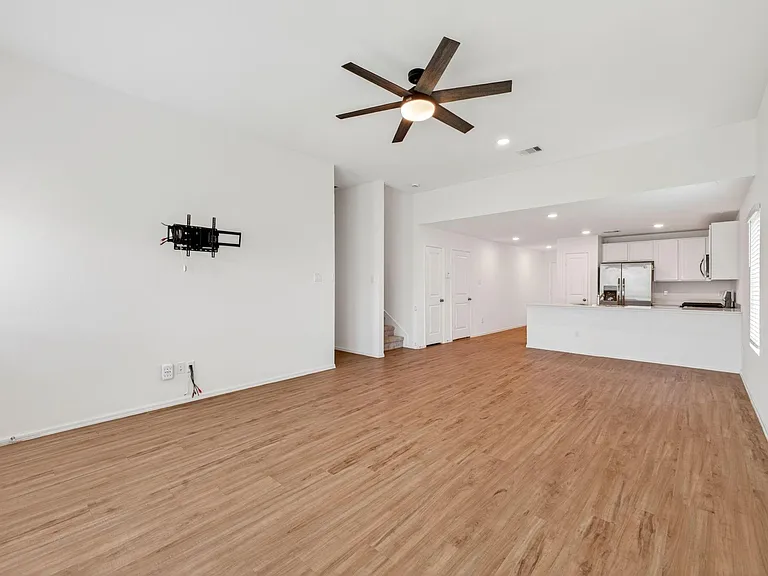 1519 Twilight Green Dr — Photo 14