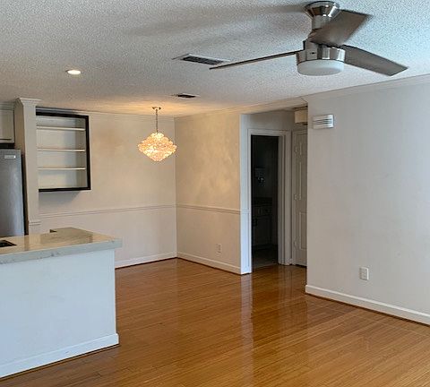 3rd image of 613 Granville Ct Unit 613