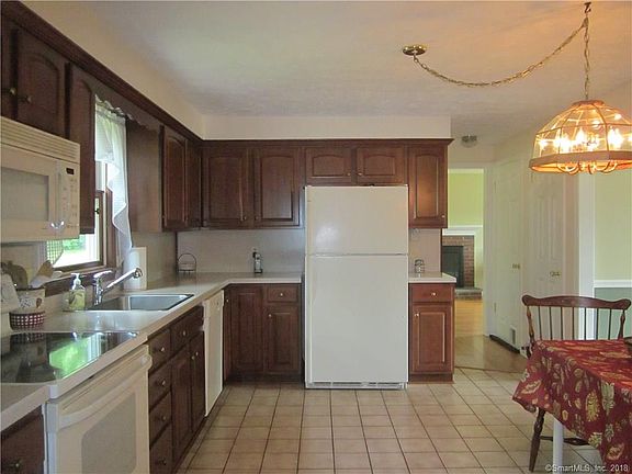 4th image of 5 Geraldine Dr