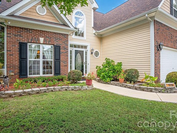 3rd image of 1115 Wind Chime Ct