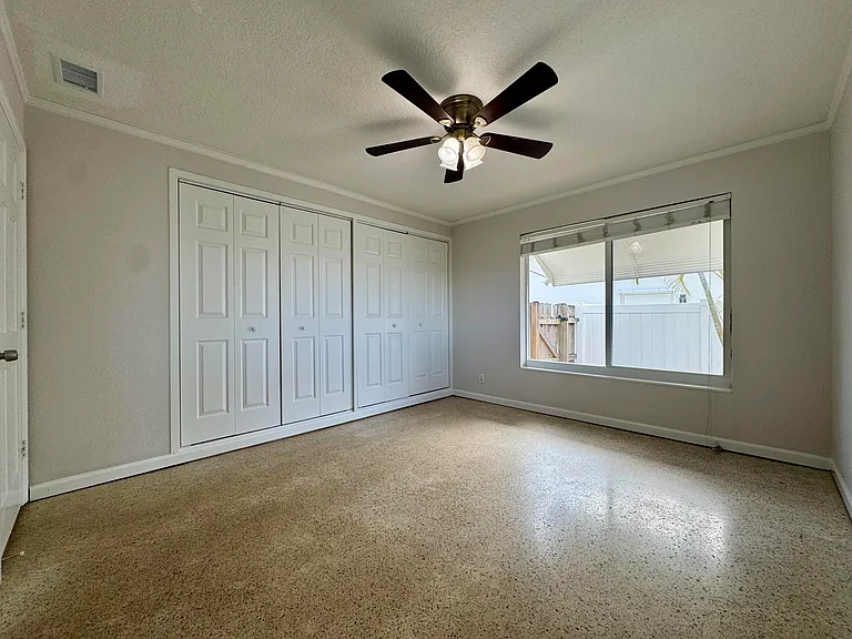 924 SE 8th Ct — Photo 14