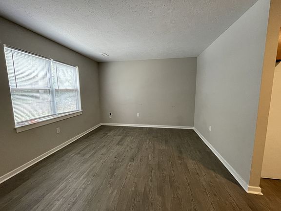 2nd image of 119 W Vail Ct