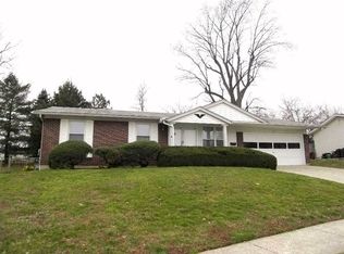 916 Shamrock Dr, Hazelwood, MO 63042