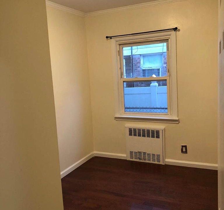 2nd image of 13704 63rd Ave Floor 1