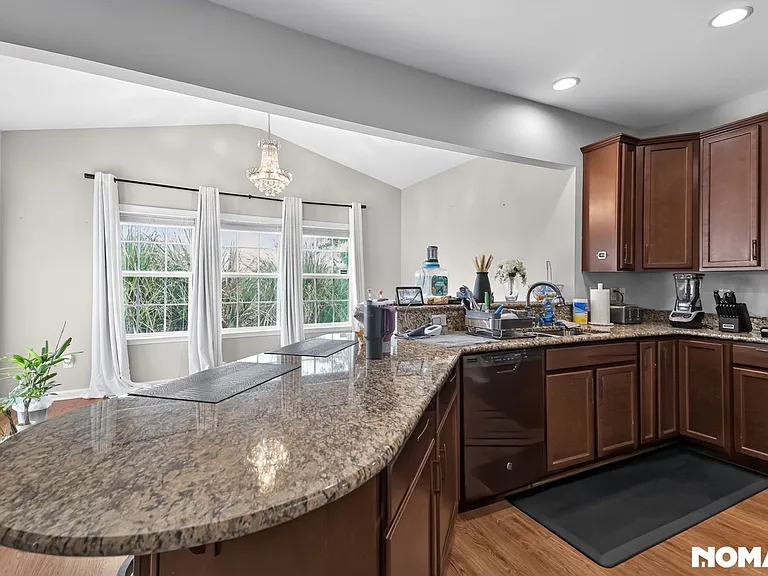 676 Twisted Oak Ct — Photo 5