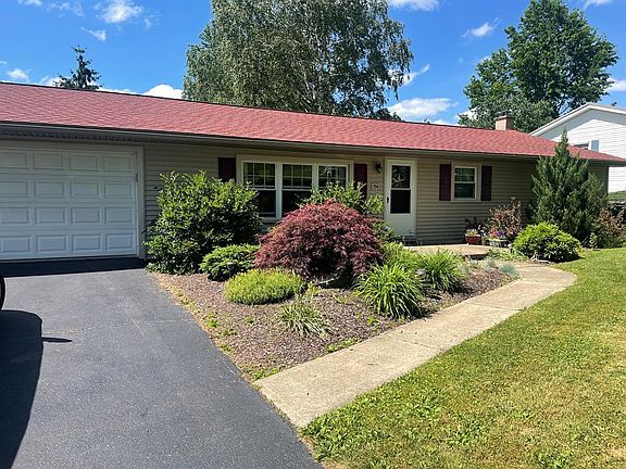 2nd image of 554 Hillcrest Dr