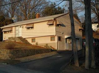 1 Grandview Dr, West Warwick, RI 02893