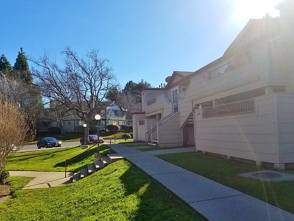 2nd image of 3 Lancaster Cir APT 109