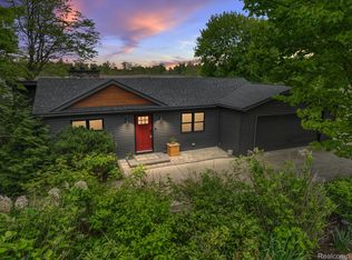 2440 Shawood St, Novi, MI 48377