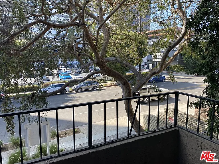 1224 S Barrington Ave #101 — Photo 7