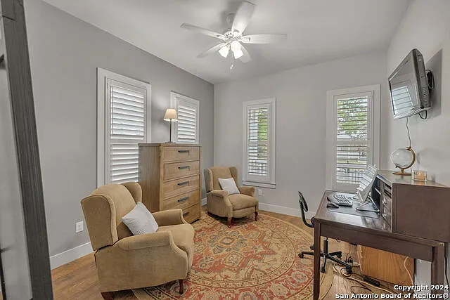 728 E Guenther St — Photo 28