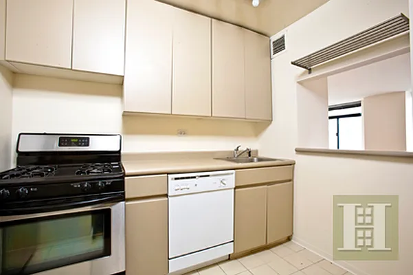 Rented by Halstead Real Estate | media 8