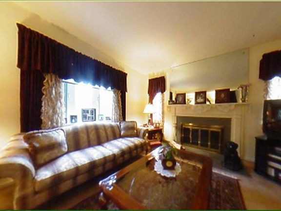 3rd image of 159 Bedell Ave