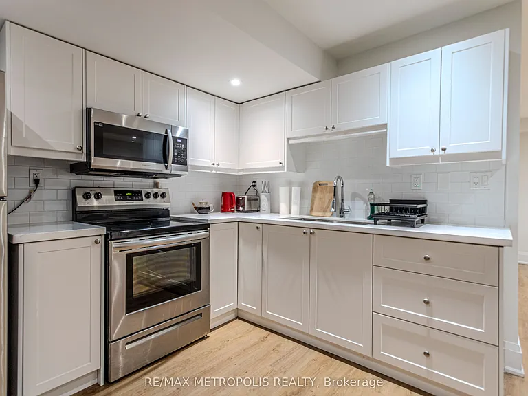 79 A Laburnham Ave #BASEMENT — Photo 11